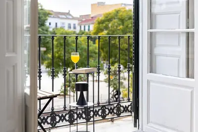Image de Grand appartement rénové, 4 chambres, parking, centre de Malaga