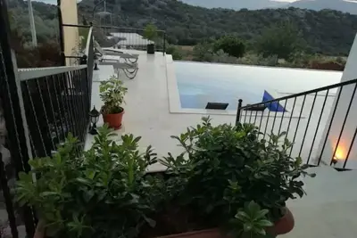 Image de Deniz Ve Doğa Manzaralı Olanağı Sunan Villa!