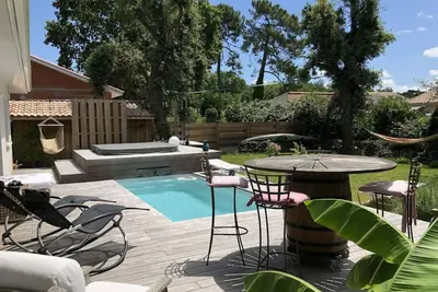 Image de Villa 4 chambres sur le bassin d'Arcachon. Plage et commerces à pieds.