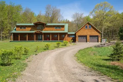 Image de Stone and Pine Log Estate