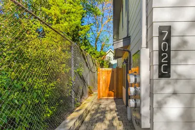 Image de The Sweetest Hill - 81 Walkscore