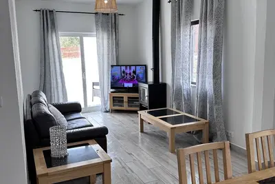 Image de Cosy Refurbished 3 Bedroom Vila in a Quiet Area 2km From Town Center