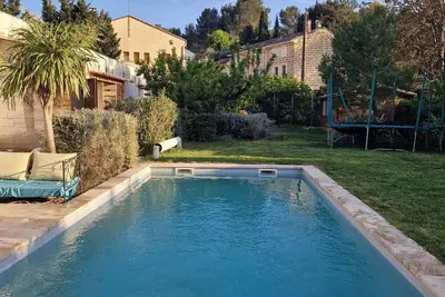 Image de Maison ( clos) au pied d un village provençal à proximité d Avignon