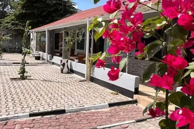 Image de Gorgeous 2 bedroom guest house with free Parking