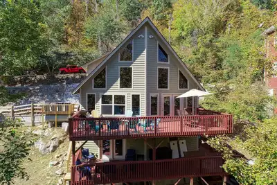 Image de Rustic Lakefront Cabin with private double-deck dock, slide, hot tub, more!