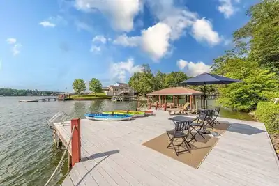 Image de Lake Hickory Trio w/Boat Slip
