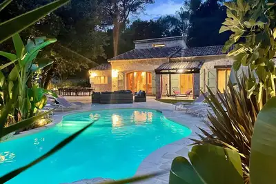 Image de Villa de Charme sur 1Ha: Piscine Chauffée 28°, Spa, Idéal Familles
