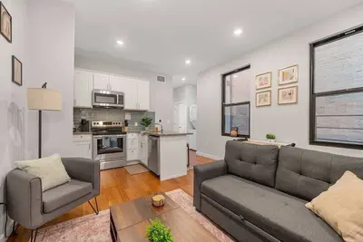 Prime Otr off Vine+Lux Full Bed+Near Free Light Rail+Fast WiFi+50in Tv+ Sleeps 3