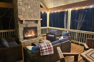 Image de Log Cabin : hot tub, pool table, Pac-Man, double decks-kids & dog friendly