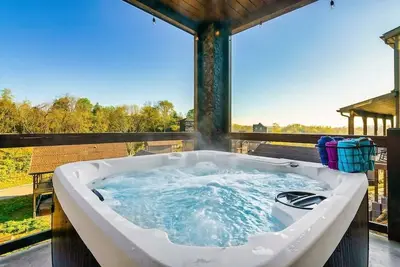 Image de Lux Treehouse Cabin, Hot Tub, Arcade, Pet Friendly