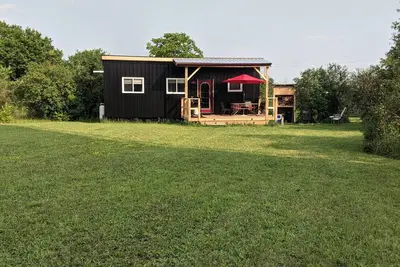 Image de Rare very private setting get away at a unique tiny home!