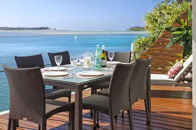 Image de Riverfront Apartment: Perfect Location