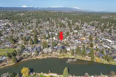 Image de Best location in Bend! ~Hot Tub! ~