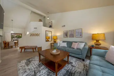 Image de Pool / Fenced / 3 Br & 2 Ba / Garage / Quiet