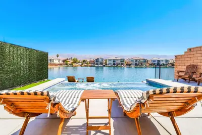 Image de Lakefront with privet Pool 4 master