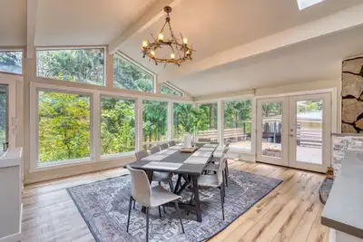 Sandy Riverfront Mt Hood Cabin!