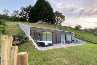 Image de Casa y JardĂn de Diseño en Precioso Entorno a 8 Min. de la Playa. Parking y Wifi