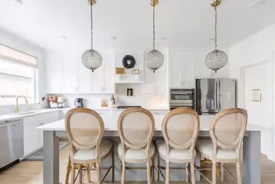 Image de Summer Family Escape: Luxury Decor, Hm Theater, Splash pad, Highland Pickleball