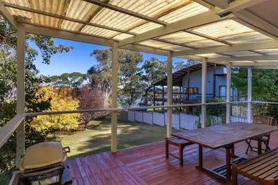 Image de 29 Flower Circuit-Akolele costal retreat in the trees