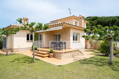Image de Mercedes: Belle maison individuelle avec un grand jardin