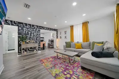 Image de Vacay Spot Wynwood comfy Hub #1 Bbq Patio Decor