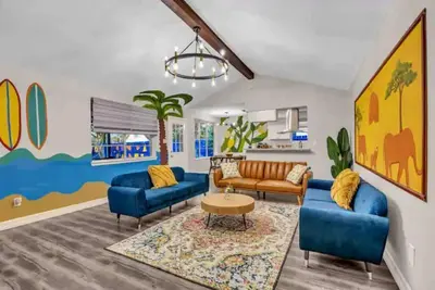 Image de Beautiful 5br Houston Designer Villa