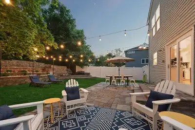 Image de Bright & Stylish ShoreHouse w King Beds, 15min Walk to Beach, 2 Blocks to Dining