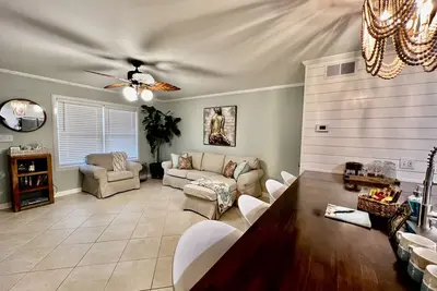 Image de Condo on the Key - Beach, Pool, Large Back Deck