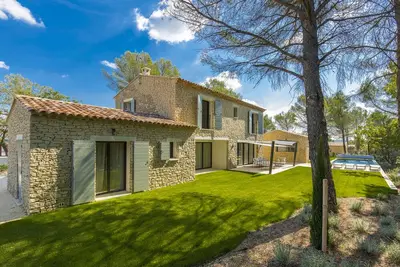 Image de L'Instant Luberon - Mas Récent en pierre - Piscine chauffée et jardin - Gordes -