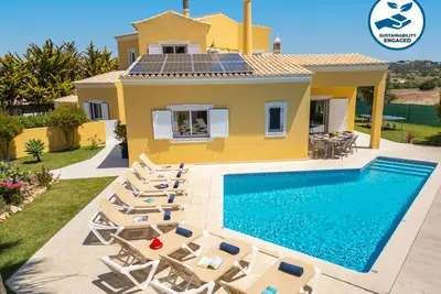 Image de Comfort with heatable pool and Bbq Galé