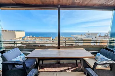 Image de Sea front penthouse apartment with sea views – 1 min to the beach