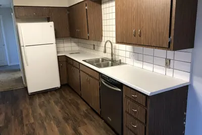 Image de 2 Bedroom Condo above Local Gym- Close to Gorge! ! !