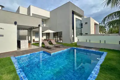 Image de High standard house in Guarajuba 5/4 with swimming pool, 150m from the beach.