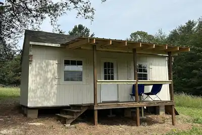 Image de Monk's Corner Camping Cabin