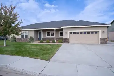 Image de King Bed, Amazing Views, Yard & Garage 3/2 #681