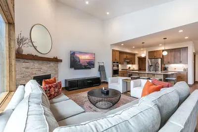 Image de Heartwood Highview, 4 Bdr, Schaffer's Mill Club Amenities, Golf & Ski!