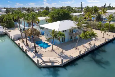 Image de Palmas Del Mar: 210' of waterfront, pool, tiki hut, putting green, kayaks, games