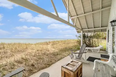 Image de Lakefront cabin with 100 ft of Lake Michigan beach, full kitchen, loft, & deck