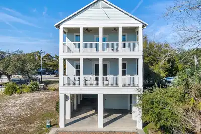 Image de The Redfish-Sleeps 10, walk to Sea Hag Marina