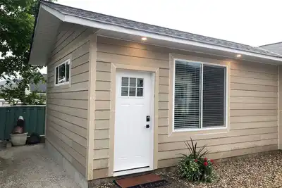 Image de Cozy studio guesthouse centrally located with free parking.