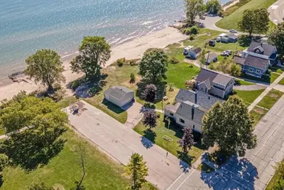 Image de Beach House on the shores of Lake Michigan Near downtown Sheboygan