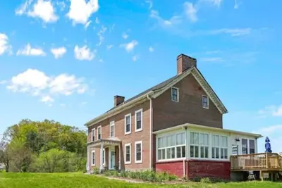 Image de Red Brick Story Home