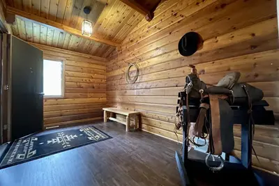 Image de Beautiful log home, 6 minutes from Kananaskis