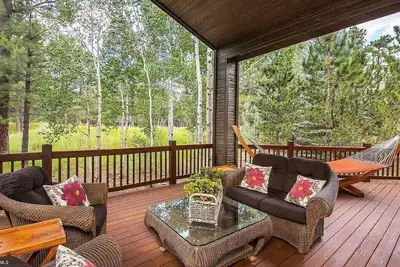 Image de Golf Course Home With Amazing Deck