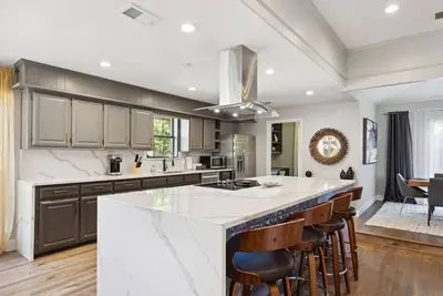 Tch - Spacious 4bd/3ba home in Dallas w/ Workspace