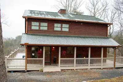 Image de Cozy Top of Mountain Cabin overlooking Meichtry Vineyards; 1. 5hrs from Atlanta
