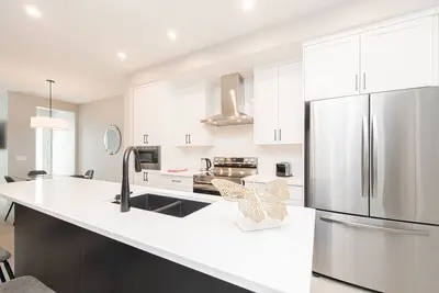 Image de Gorgeous New built Home 12mins away from Airport