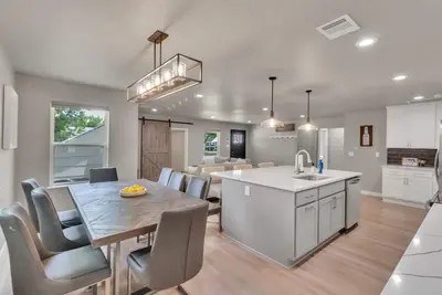 Image de Fully Renovated 3 Bed/3Bath House 1 1/2 Blocks from At&T Stadium