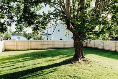 Spacious Newport Home • Yard + Firepit • Parking