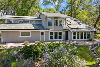 Image de Gold Country Cabin -Pet Friendly